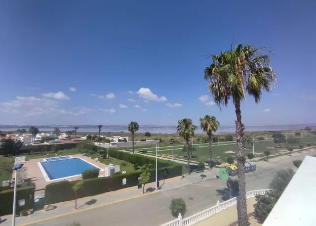 Chalet exclusivo con vistas a la Laguna de la Sal en Torrevieja — 32