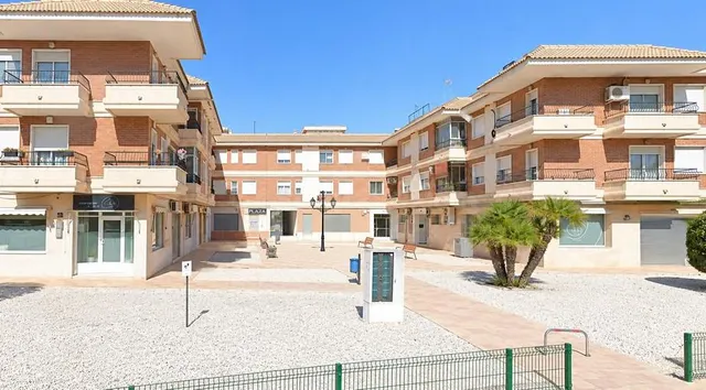 LOCAL COMERCIAL EN JACARILLA, DISPONE DE 132 M2, EN LA AVENI - foto 4