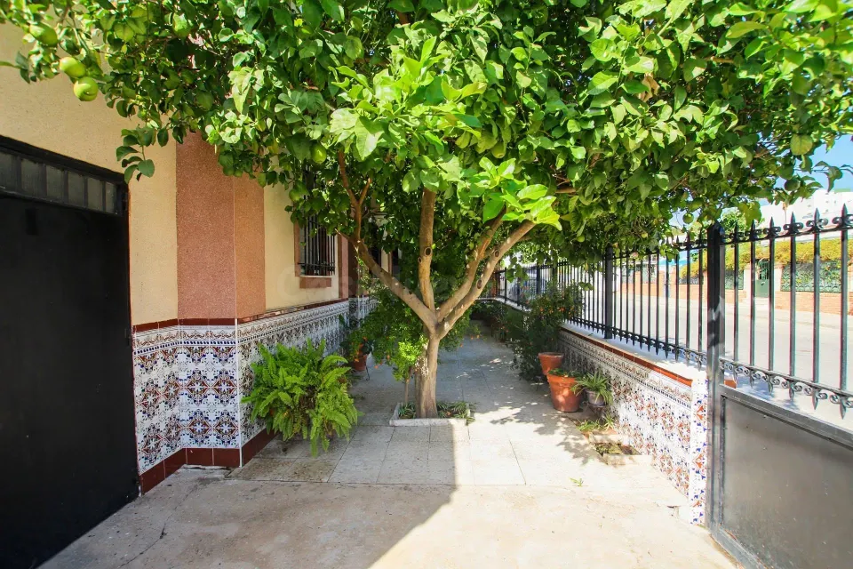 Casa con garaje individual en zona norte