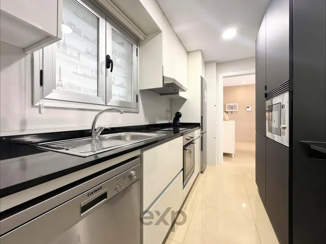 Piso en primera linea de playa de 2 habitaciones y 2 baños con terraza, piscina, garaje y trastero en Marina d’Or — 10