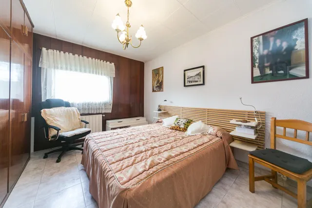 Gran complejo a pie de AP-7 en Bellaterra — 45