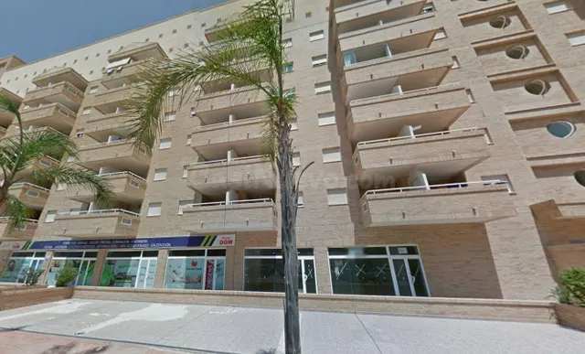 Se vende piso OKUPA en Central Oropesa del Mar (Castellón). - foto 3