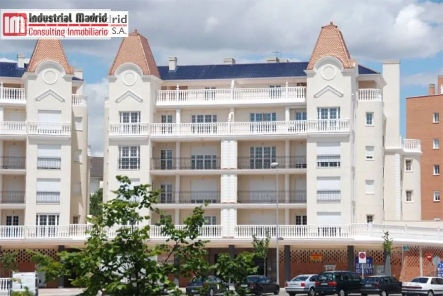 LOCAL COMERCIAL EN ARGANDA EN VENTA Y ALQUILER.