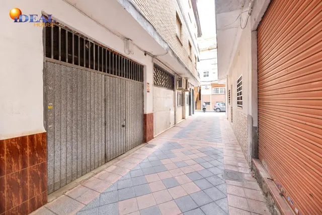 Venta de local de 171 m2 en Armilla (Granada) — 2