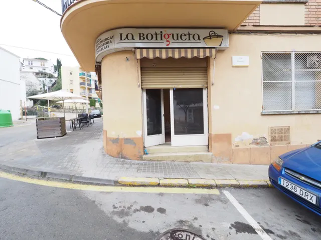 SE VENDE LOCAL COMERCIAL EN ARENYS DE MUNT, ZONA BELLAVISTA — 2