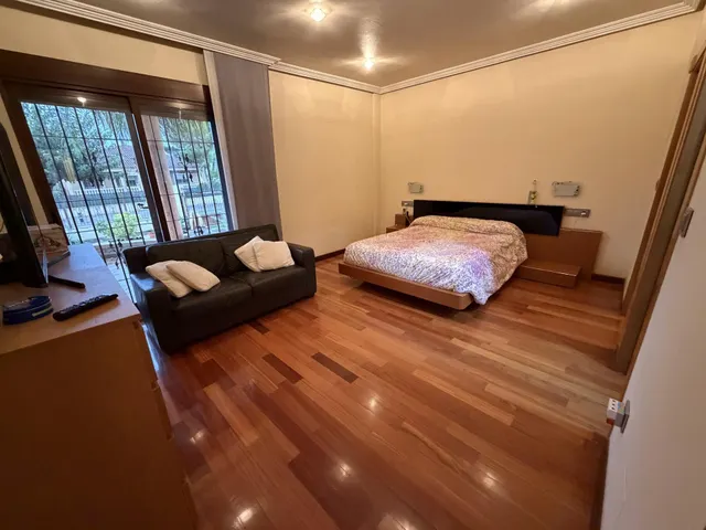 Chalet independiente con 400 m2 construidos, gran parcela y garaje — 8