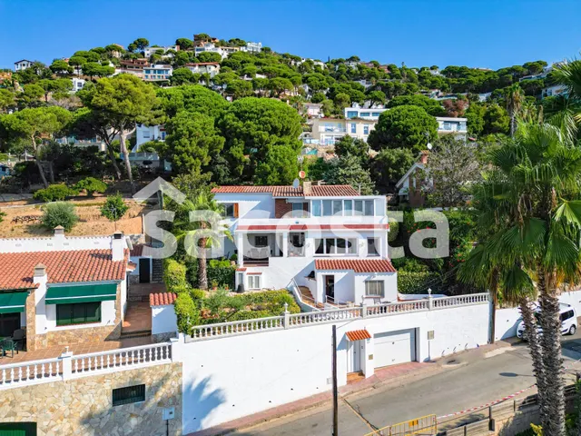 Casa con vistas al mar y licencia turística en Roca Grossa - - foto 4