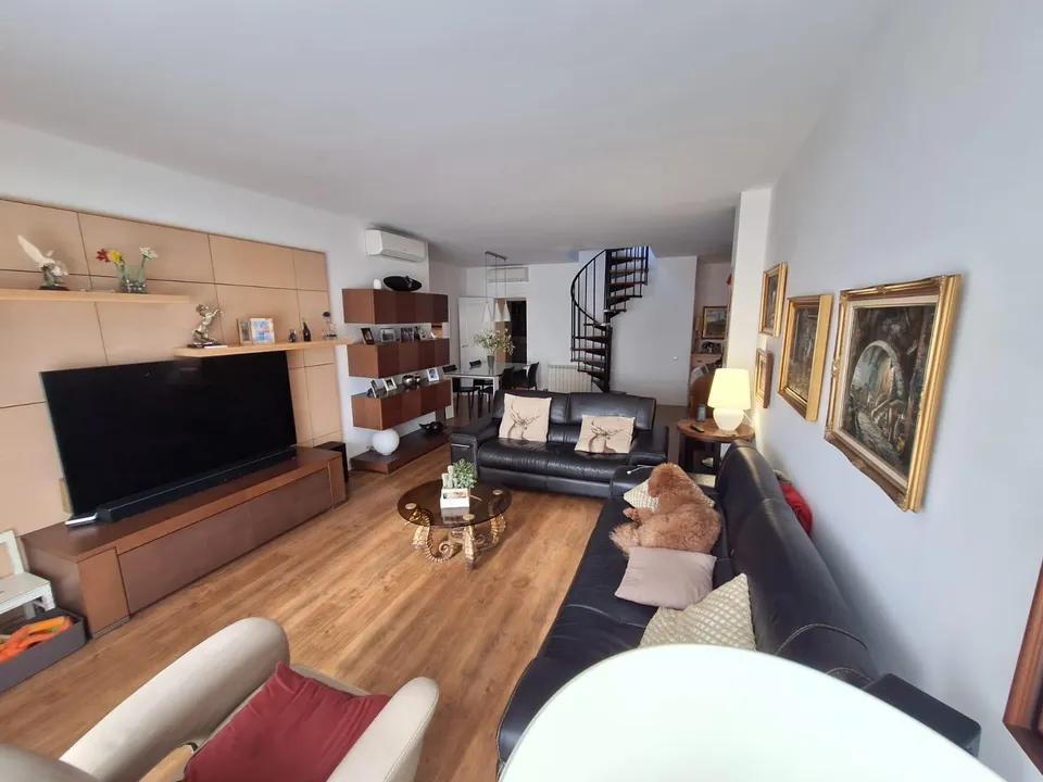 Atico centrico  en planta con terraza en duplex, trastero y piscina