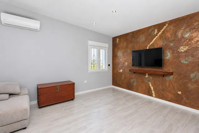 Casa reformada con piscina en parcela de 2.500 m2 (urbano y rústico) — 24