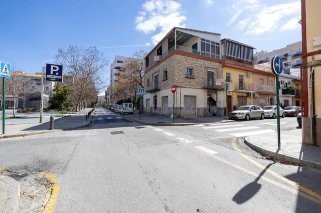 Edificio con gran potencial de desarrollo residencial en Zai - foto 2