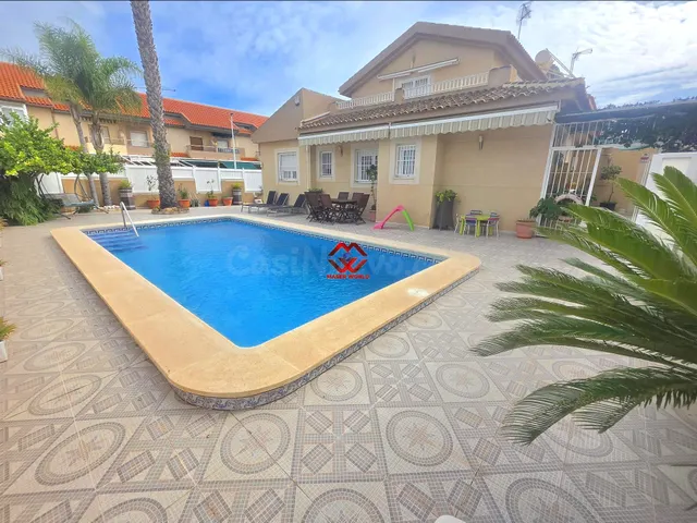 Villa en esquina con piscina privada, garaje a 800 m de la p - foto 5