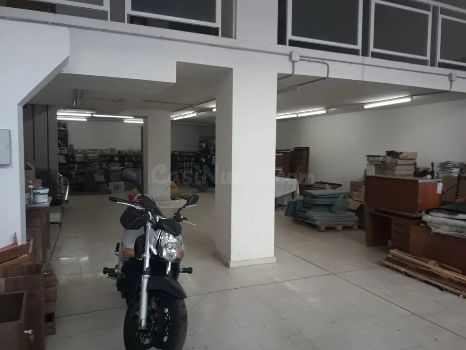 SE VENDE AMPLIO LOCAL CERCA DE LA CÁMARA DE COMERCIO