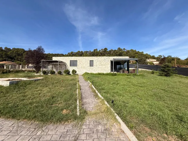 CASA SEMINUEVA CON GRAN PARCELA Y MUCHAS POSIBILIDADES - foto 2