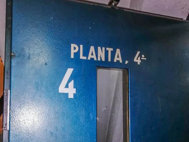 Amplia plaza de parking en Barcelona zona Dreta de l´Eixample — 12