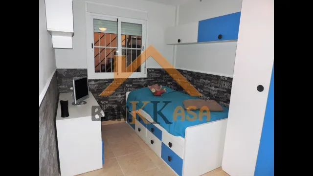 SE VENDE VIVIENDA SOBRE LOCAL EN SANTA MARÍA DEL ÁGUILA — 28