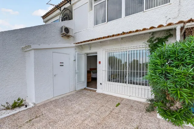 Bungalow en planta baja con 2 dormitorios, zona Villamartin — 19