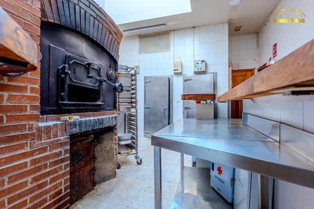 “Restaurante con licencia en 1.993 m2 de parcela y potencial para 3 viviendas en Hita” — 27