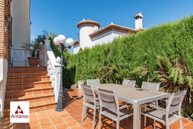 Impresionante Chalet en La Zubia Piscina y Espacios Amplios - foto 2