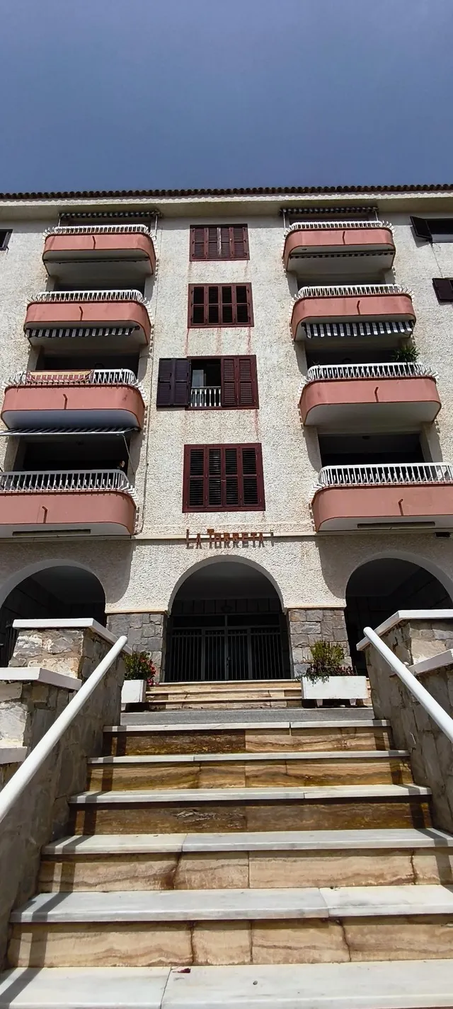 ¡Espacio para todos! Gran planta baja con porche y parking — 36