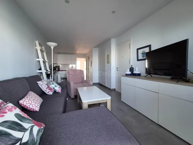Apartamento situado en la urbanización Torre Luquillo, en el kilómetro 5,5 de La Manga del Mar Menor, que destaca por sus impresionantes vistas tanto al Mar Menor como al mar Mediterráneo. — 5