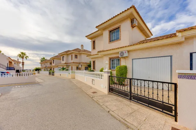 Exclusiva Villa con Jardin de ensueño en Los Dolses, a pasos de La Zenia Boulevard — 12