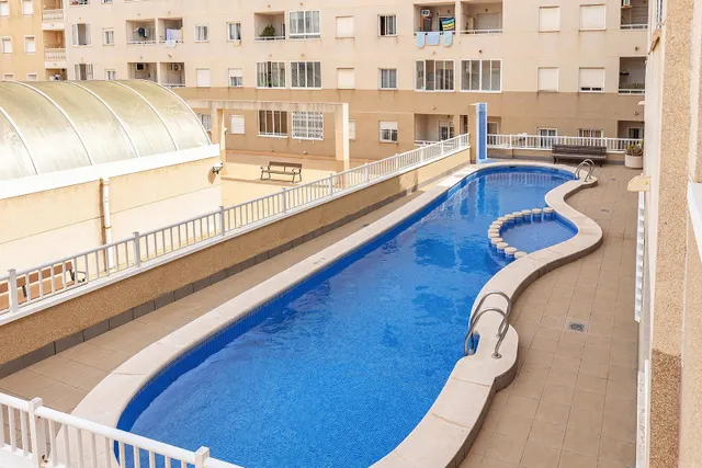 Estudio en Torrevieja con piscina comunitaria — 22
