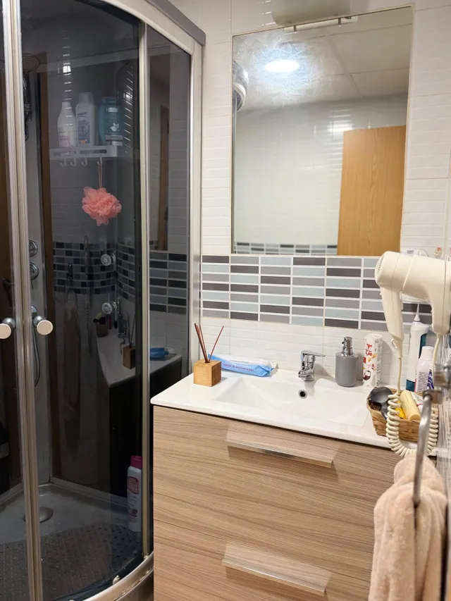 Piso de 2 dormitorios en eugenio gross – Málaga  230.000 € — 26