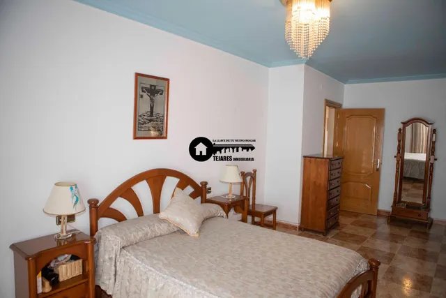 Se vende edificio completo de tres plantas  con garaje, patios privados y solárium — 44