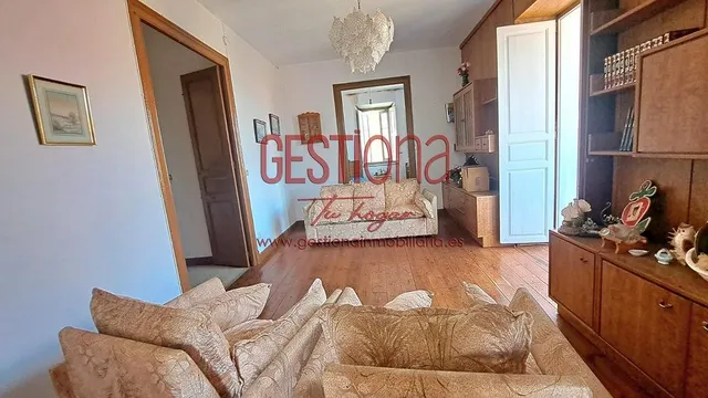 MAJESTUOSA CASA PARA REFORMAR. SOBA — 28