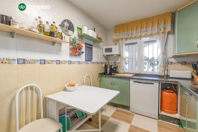 Casa en Armilla con terraza, patio y amplia cochera — 10