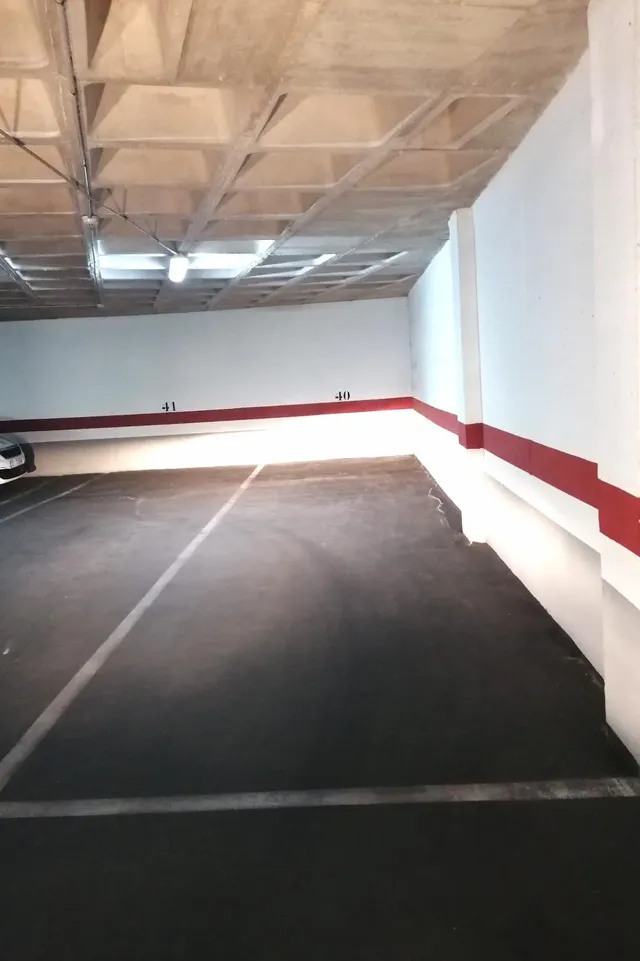 PLAZA GRANDE PARA DOS COCHES — 4