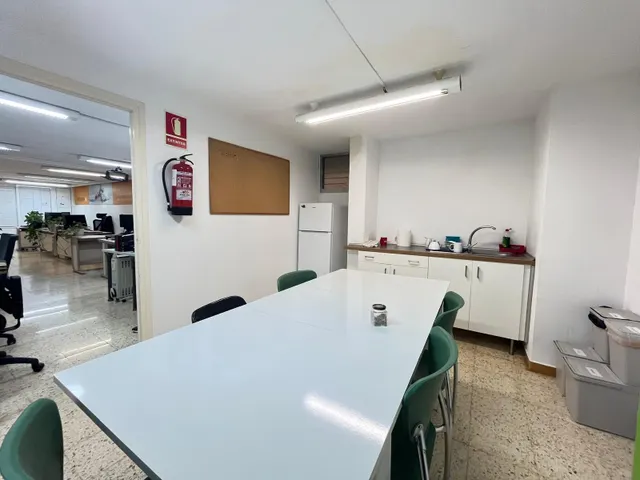 Espectacular local oficina con 170 m2 en Avenida Barcelona zona Esclat — 5