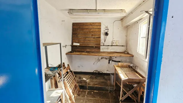 CASA PLANTA BAJA CON 2 VECINOS CON JARDÍN — 30