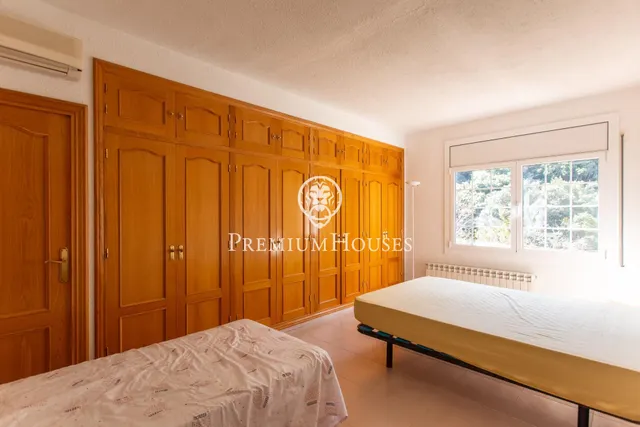 Casa independiente con piscina interior y jardín en venta en Calella — 8