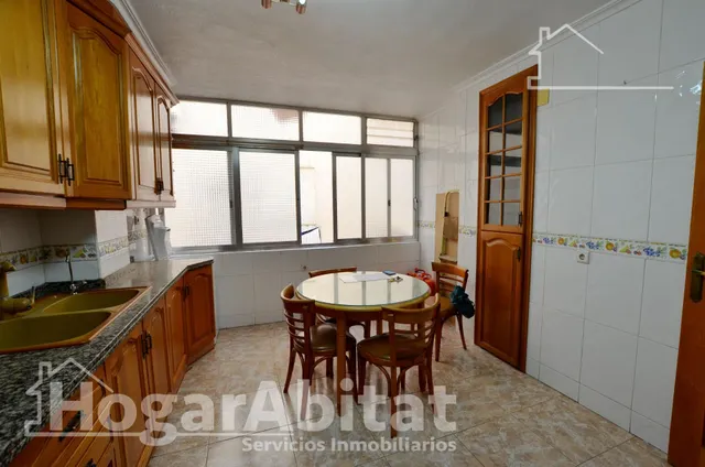 Alto, luminoso y exterior con balcón — 9
