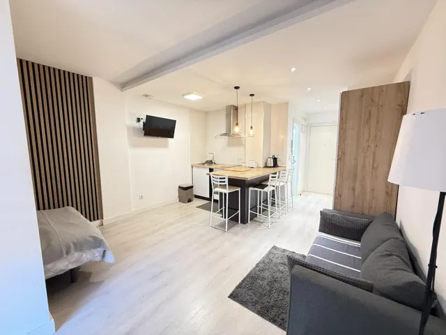 ELEGANTE ESTUDIO MODERNO EN TORREVIEJA CENTRO CON EXCELENTE  - foto 4