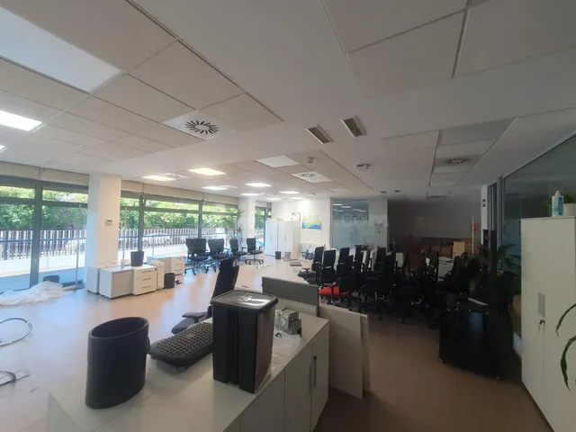 EDIFICIO REPRESENTATIVO EN AVENIDA DE LA PALMERA, SEVILLA - foto 2