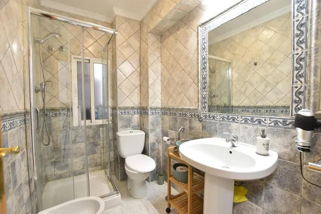 JUNTO PLAZA FONTIVEROS — 20