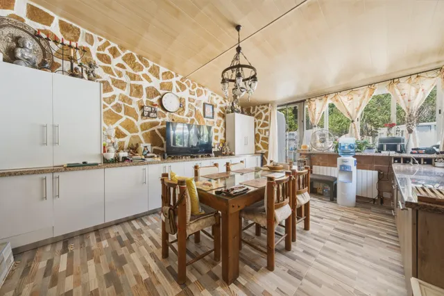 Casa con piscina y gran privacidad en parcela de 1.000 m2 — 19