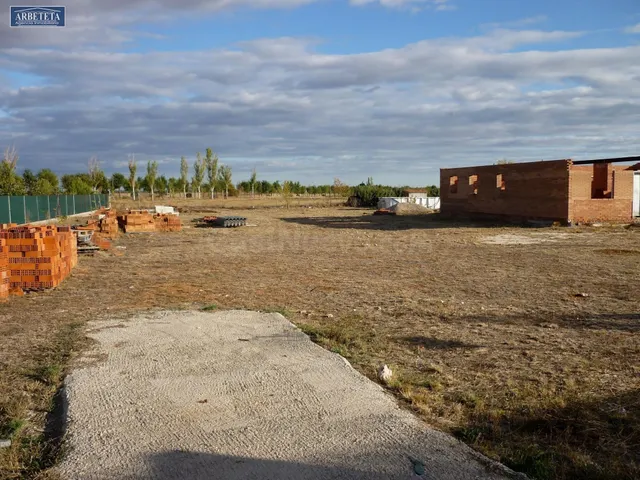 Agencia Inmobiliaria Arbeteta VENDE terreno en Trijueque.