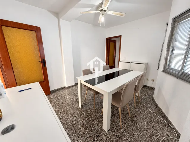 Ático en exclusiva totalmente reformado de 56 m2 con terraza en zona benalúa de Alicante: edificio con ascensor — 14