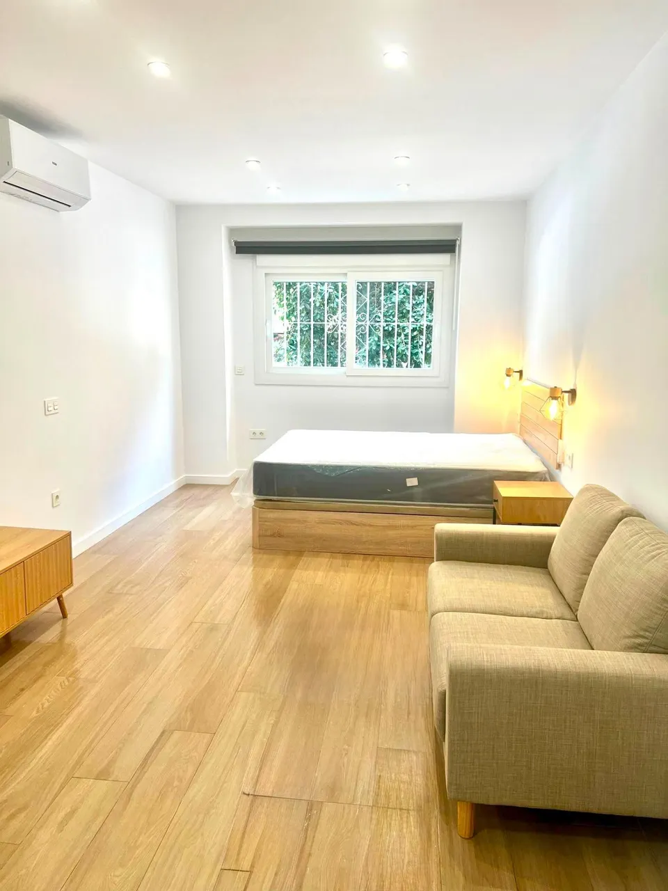 ✨ estudio en piso compartido –950€- disponible 1 de noviembre parejas o individual – avda. carlos haya ✨