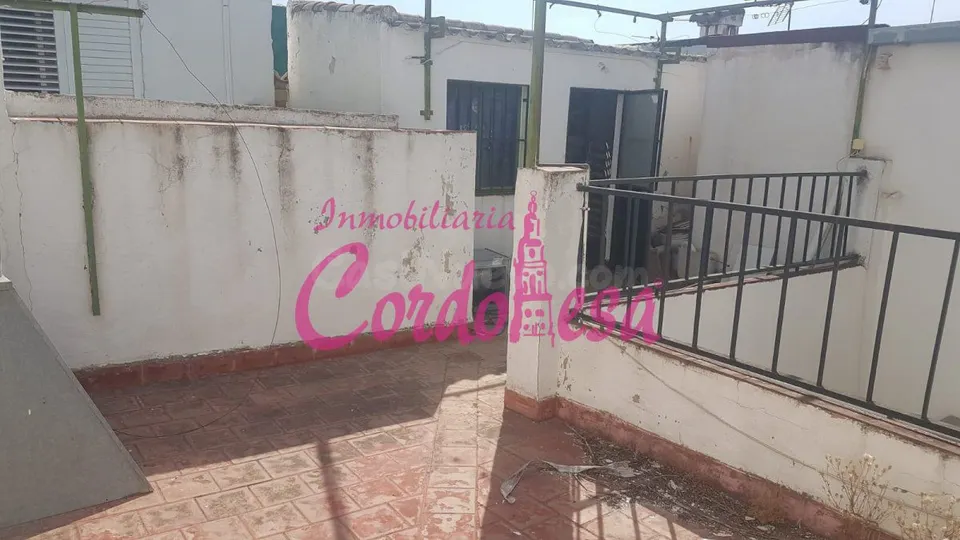 CASA INDEPENDIENTE A 5 MINUTOS DEL AYUNTAMIENTO!!!