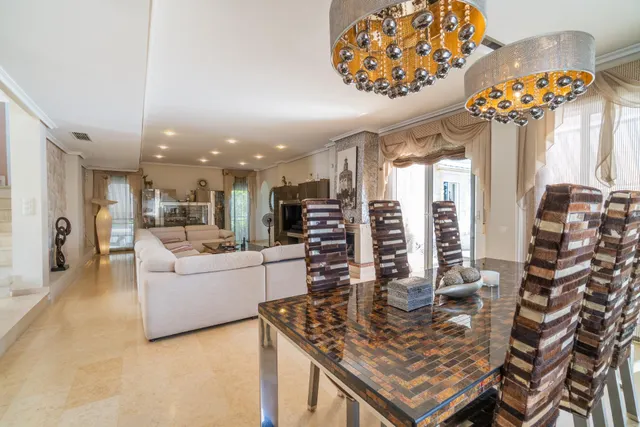 Villa exclusiva de 419 m2 con piscina privada a 200 m del mar en Torre la Mata — 9