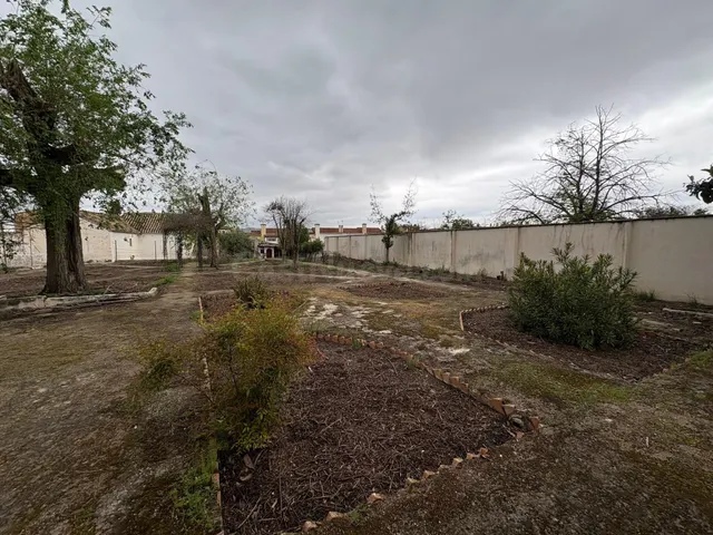 Venta solar urbano y vivienda en La Zubia - foto 2