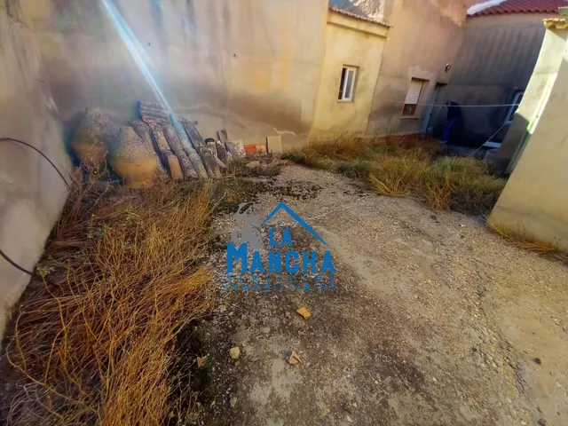 *53.000€* inmobiliaria la mancha vende casa con patio en Barrax ( Albacete ). — 31