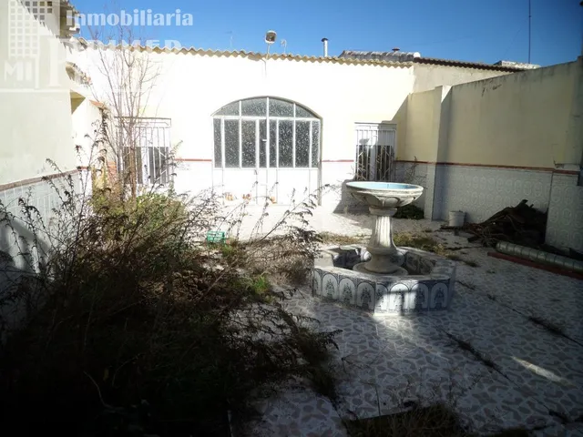 Casa de planta baja para reformar con 545 metros cuadrados y - foto 2