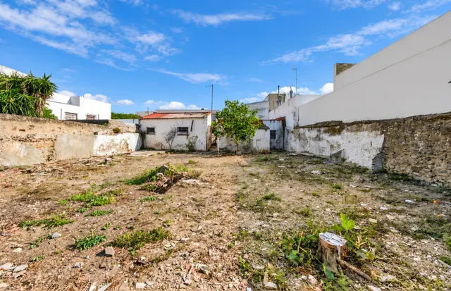 INCREIBLE CASA SOLAR EN PLENO CASCO URBANO PARA REFORMAR — 22