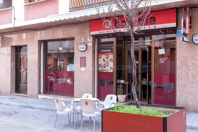 Mollet Local en zona peatonal, centro. OPORTUNIDAD