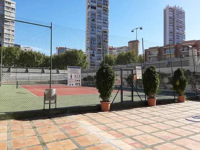 Primera linea, edificio Los Gemelos, reformado. www.inmobiliarialesdunes.com — 25
